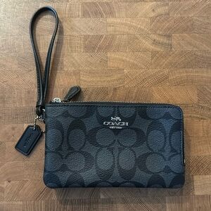 Coach wristlet black